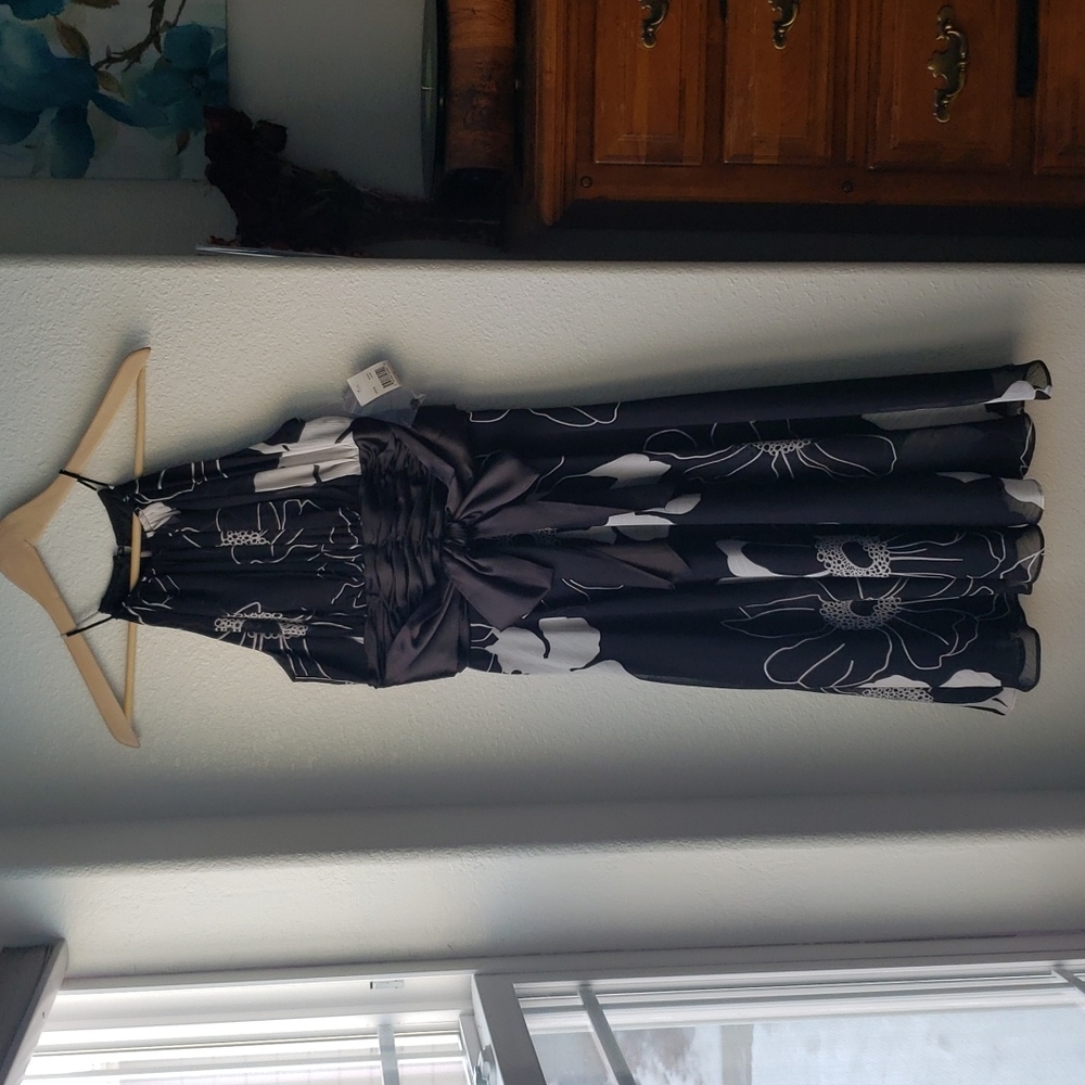 London Times Black and White Flower Dress with Slit and Silk Belt Bow